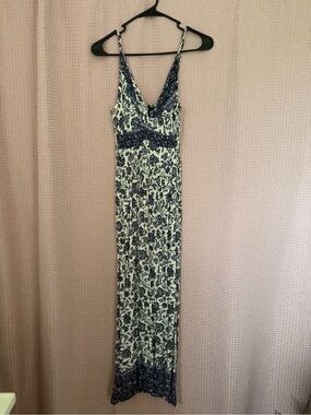 NWOT Angie Navy and Cream Floral V-Neck Maxi Dress